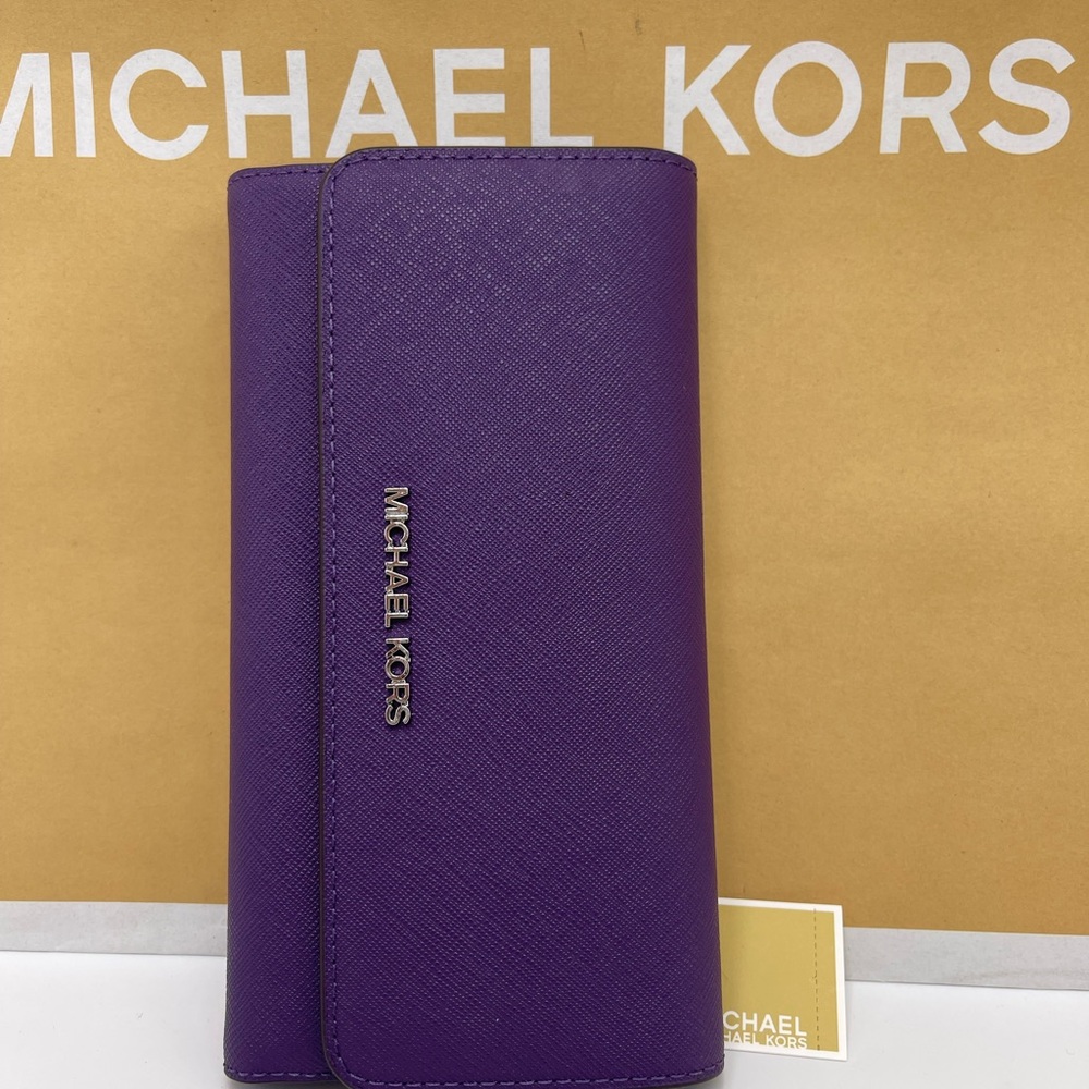 Michael Kors Lg Jet Set Travel Trifold Leather Wallet 
Dark Purple 
NWT - Picture 3 of 16